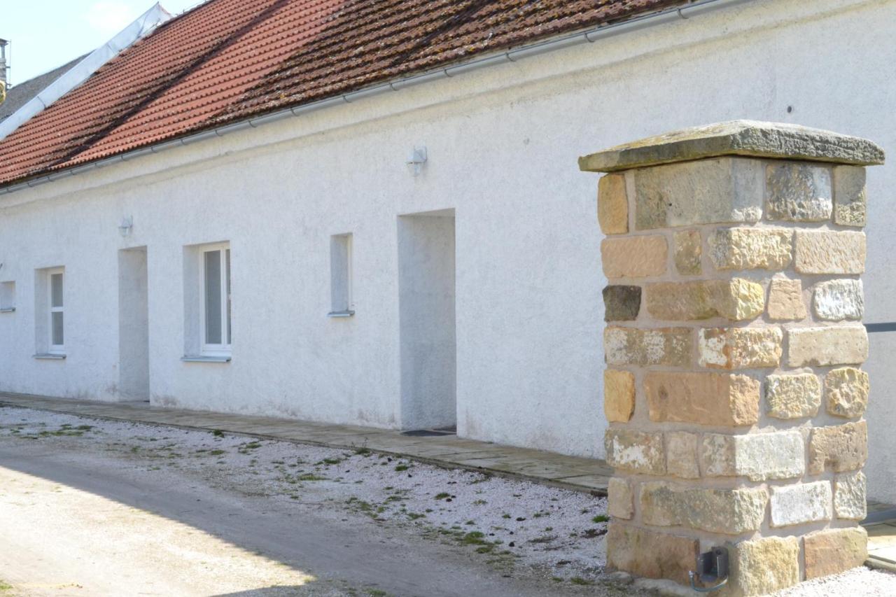 Dvur Dolenec * Rohoznice (Hradec Kralove)